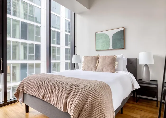 Apartment River North 1br W Gym Lounge Roof Nr Riverwalk Chi-895 *